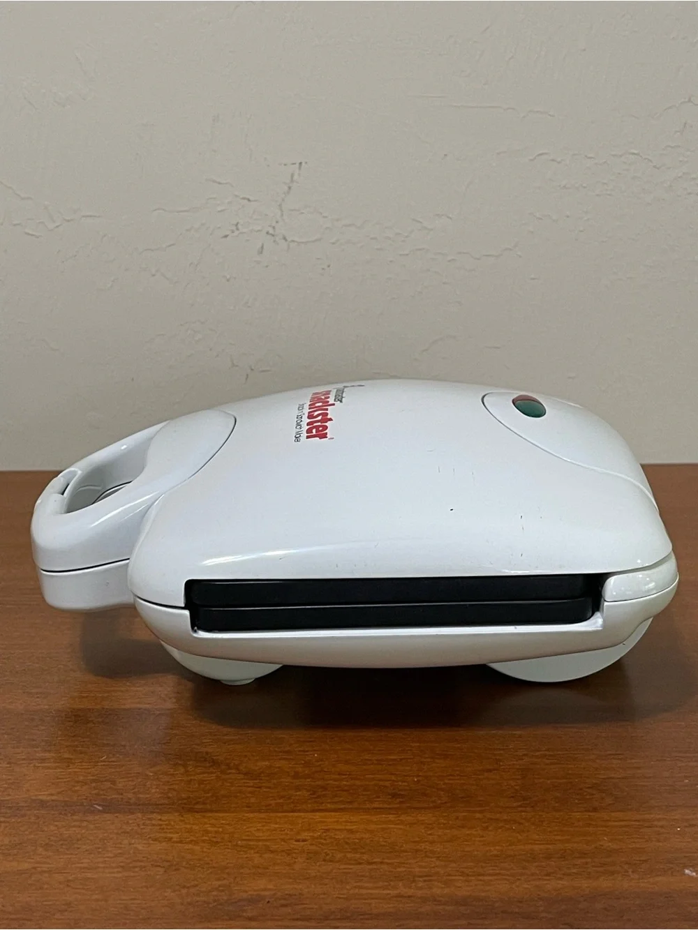 Toastmaster Snackster Model TSM2 Snack & Sandwich Maker 640 Watts White Travel